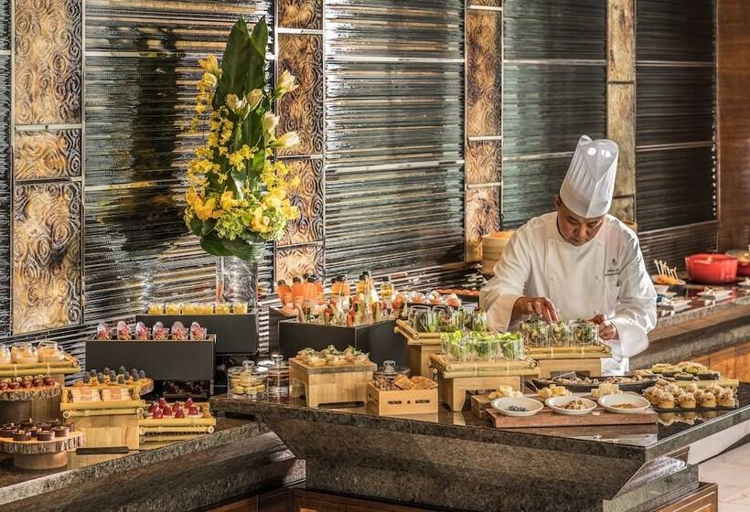 Four Seasons Hotel Hong Kong