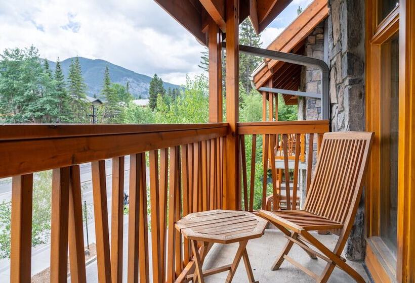 Fox Hotel And Suites