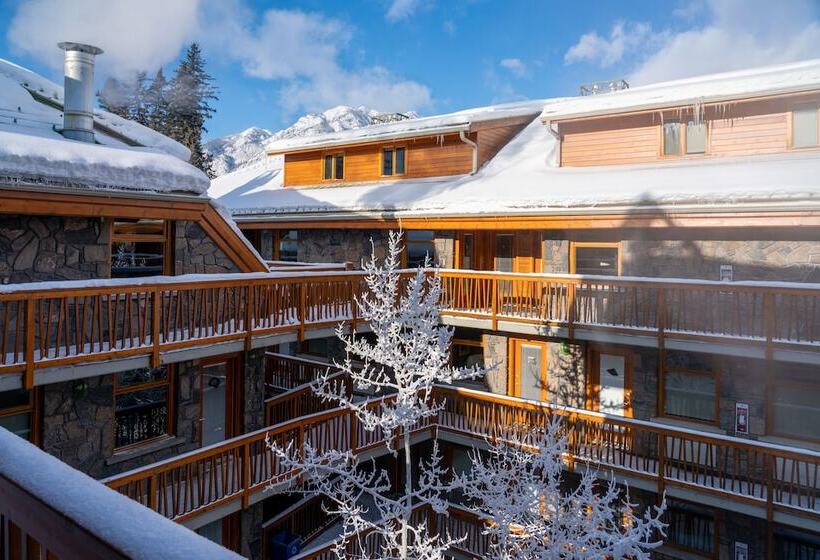 Fox Hotel And Suites