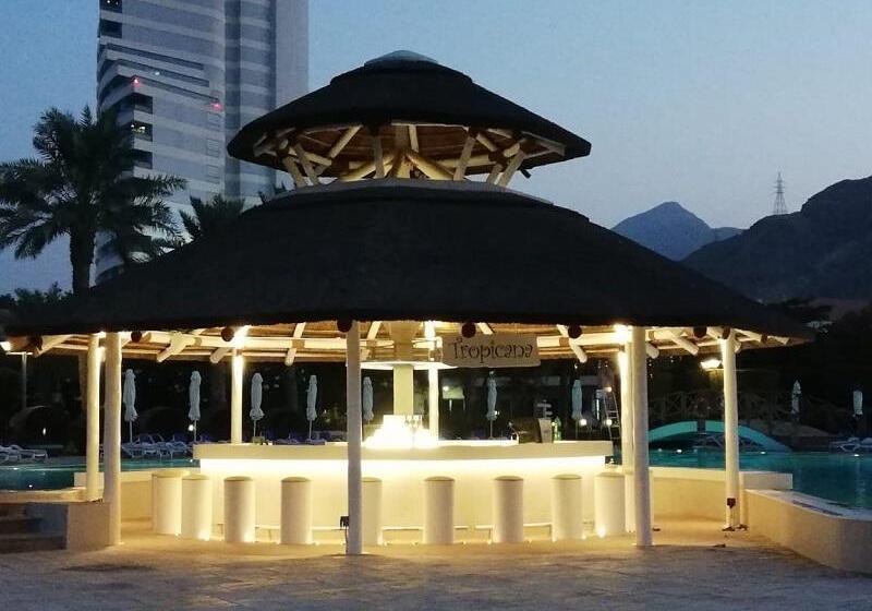 호텔 Fujairah Rotana Resort & Spa   Al Aqah Beach