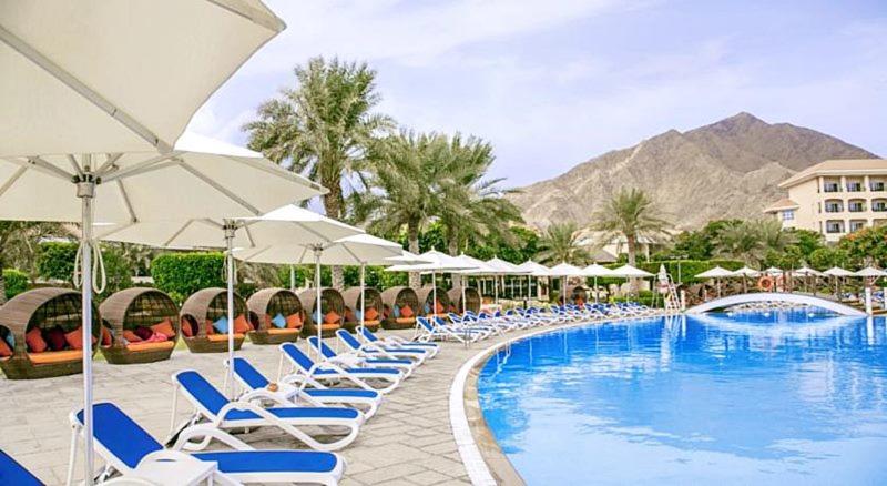 호텔 Fujairah Rotana Resort & Spa   Al Aqah Beach