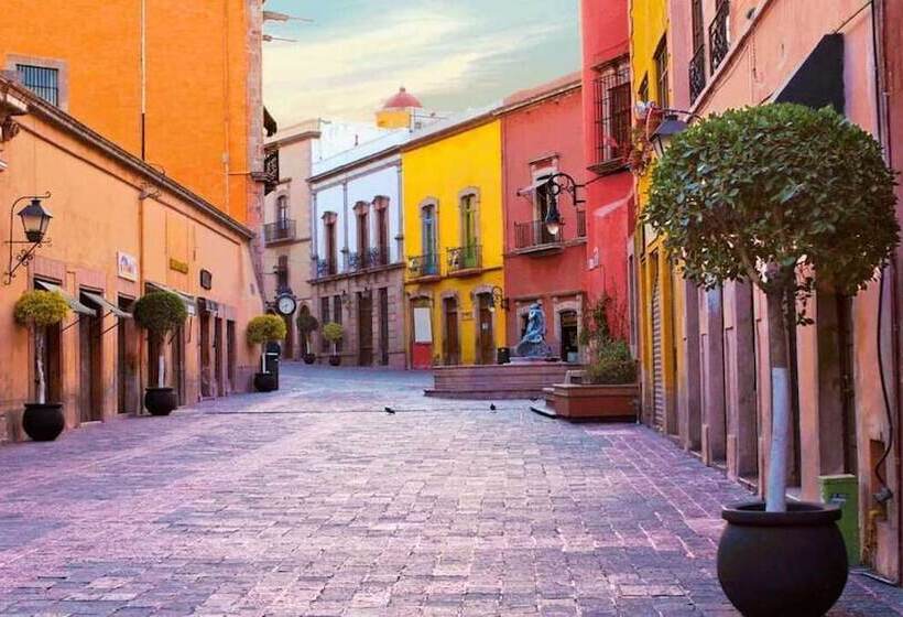 Отель Grand Fiesta Americana Queretaro