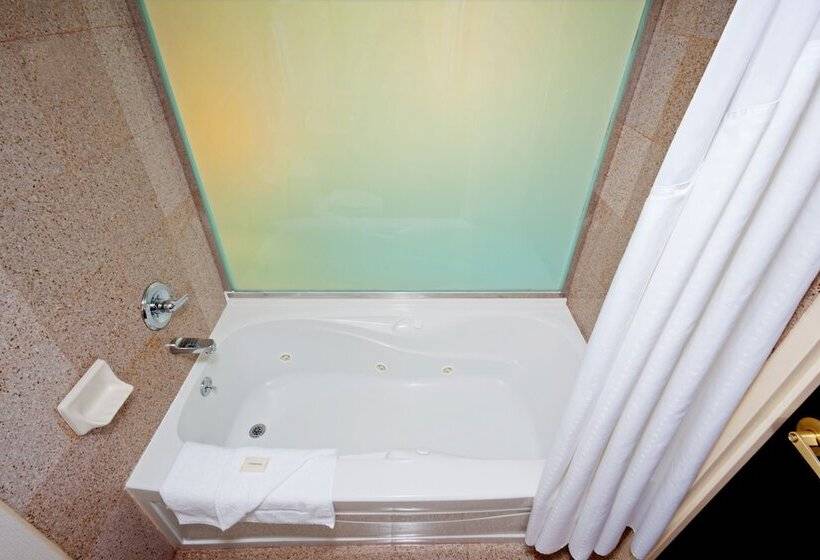 Отель Holiday Inn Express Brooklyn, An Ihg