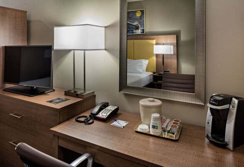Отель Holiday Inn Express Brooklyn, An Ihg