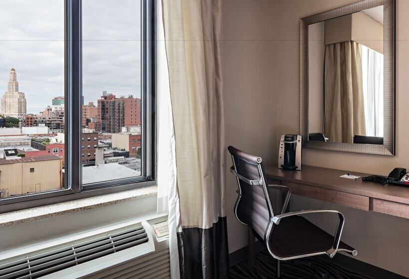 Отель Holiday Inn Express Brooklyn, An Ihg