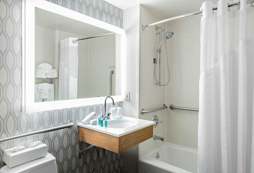 Отель Holiday Inn Express Brooklyn, An Ihg