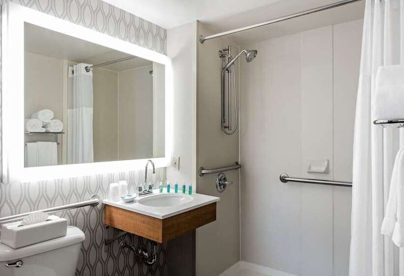 Отель Holiday Inn Express Brooklyn, An Ihg