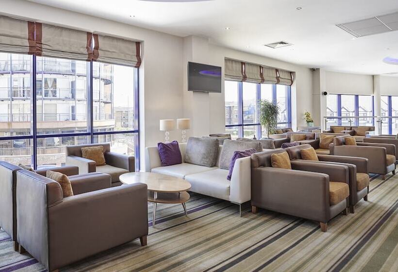 فندق Holiday Inn Express London   Newbury Park, An Ihg