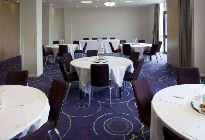 فندق Holiday Inn Express London   Newbury Park, An Ihg
