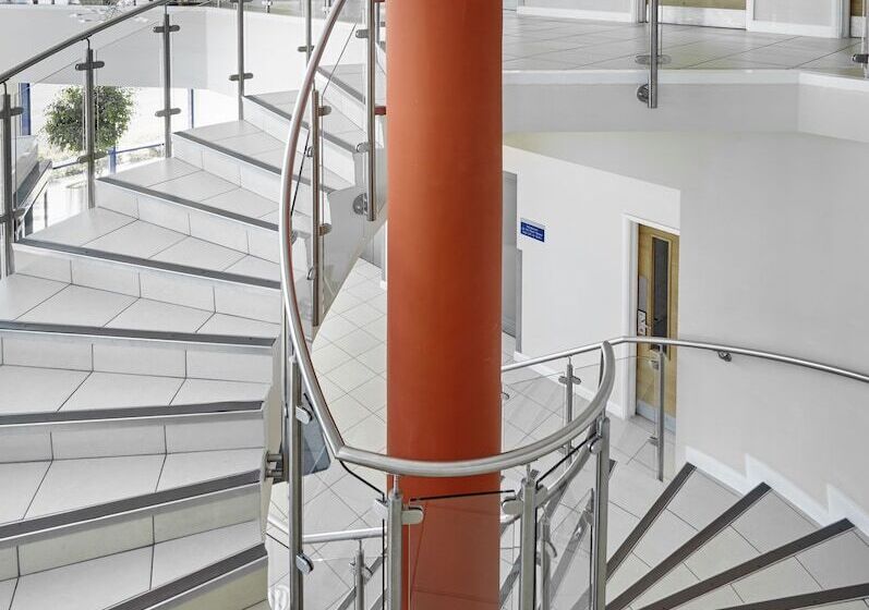 فندق Holiday Inn Express London   Newbury Park, An Ihg