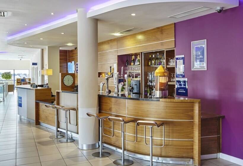 فندق Holiday Inn Express London   Newbury Park, An Ihg