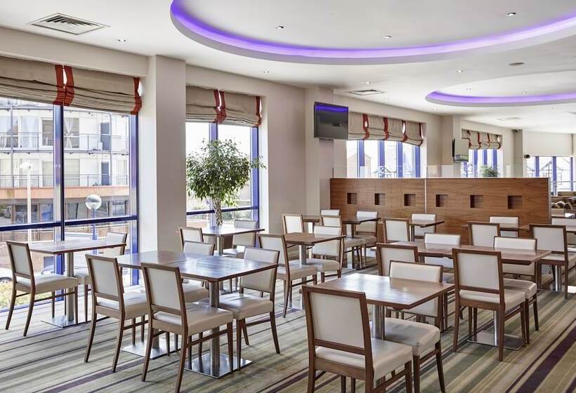 فندق Holiday Inn Express London   Newbury Park, An Ihg