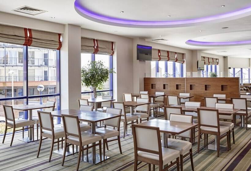 فندق Holiday Inn Express London   Newbury Park, An Ihg