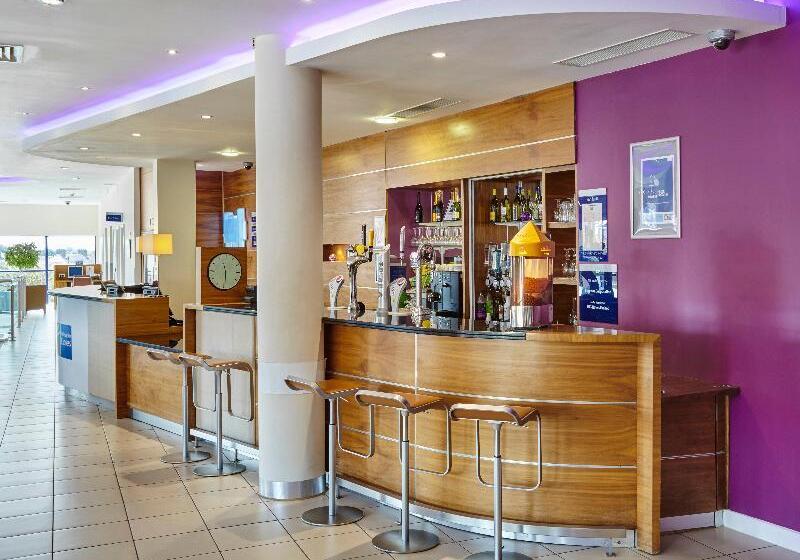 فندق Holiday Inn Express London   Newbury Park, An Ihg