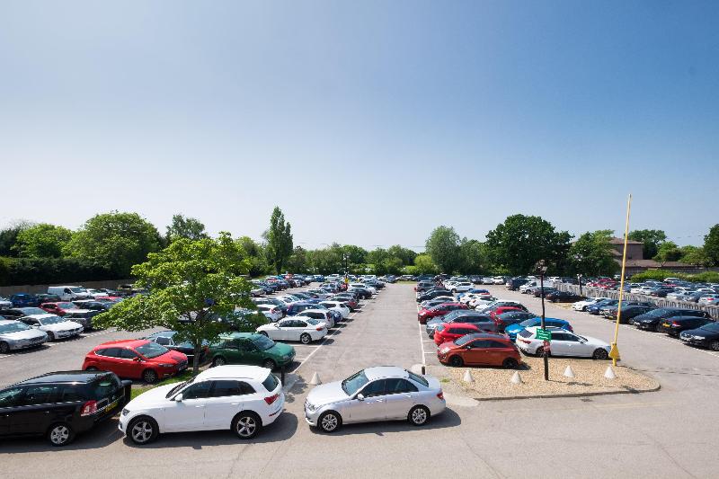 בית מלון כפרי Holiday Inn London   Gatwick Airport, An Ihg