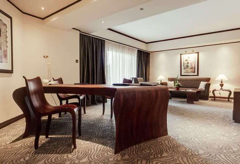 هتل Kampala Serena