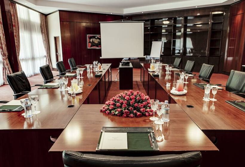 هتل Kampala Serena