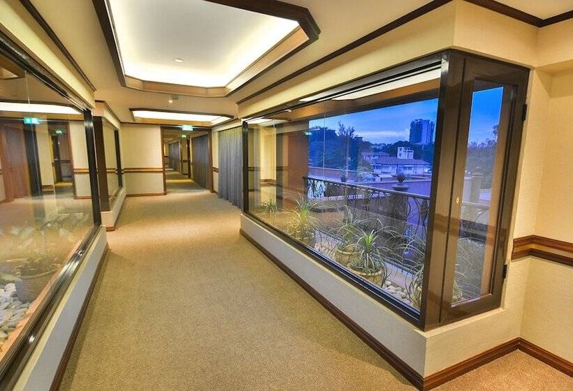 هتل Kampala Serena