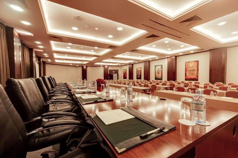 هتل Kampala Serena