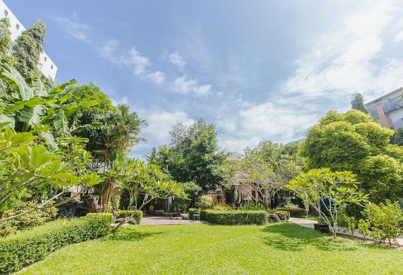 Отель Karon Whale Resort