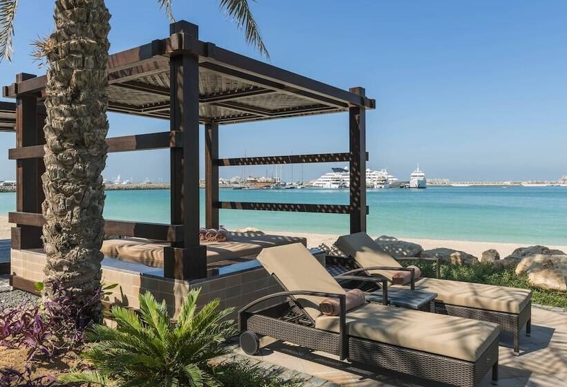 هتل Le Méridien Mina Seyahi Beach Resort & Waterpark