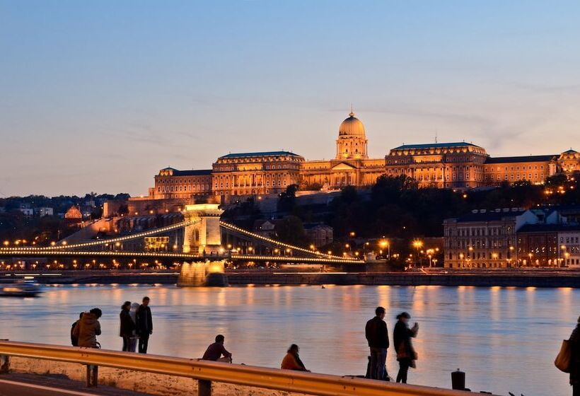 Отель Mamaison Residence Izabella Budapest