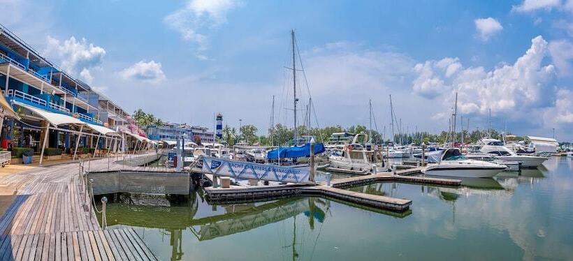Отель NH Boat Lagoon Phuket Resort