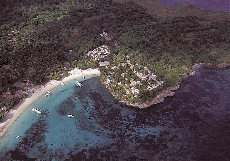 Отель Nusa Lembongan Resort