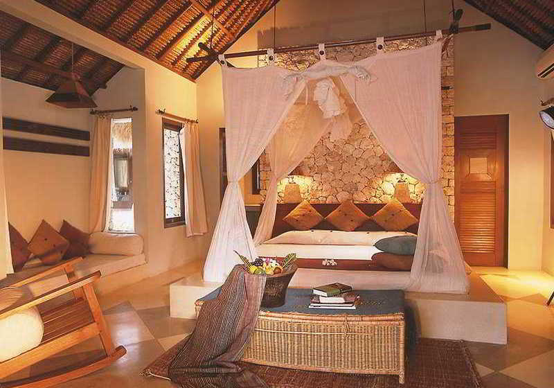 Отель Nusa Lembongan Resort