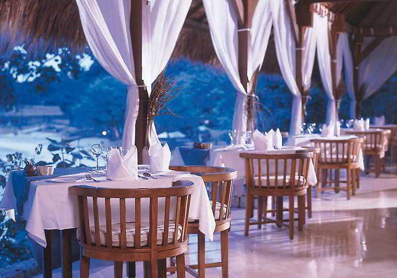 Отель Nusa Lembongan Resort