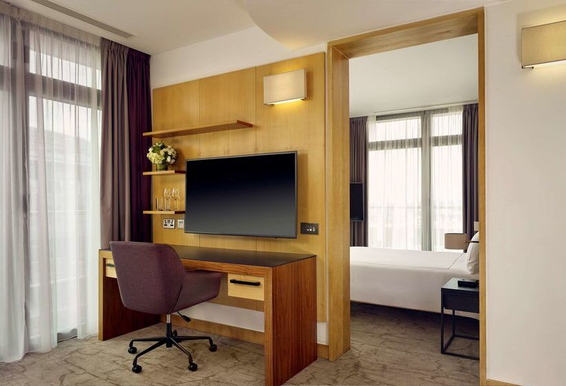 Отель Park Plaza County Hall London
