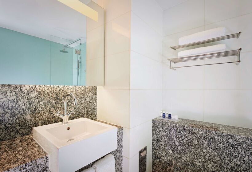 Отель Park Plaza County Hall London