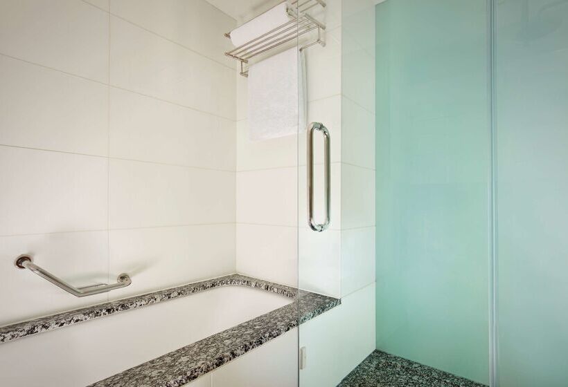 Отель Park Plaza County Hall London