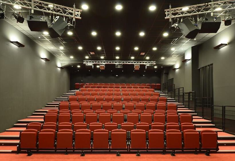 בית מלון כפרי Paxton Paris Mlv