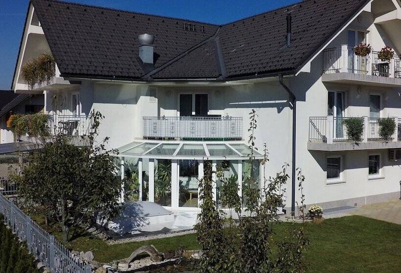 هتل Penzion Kovac