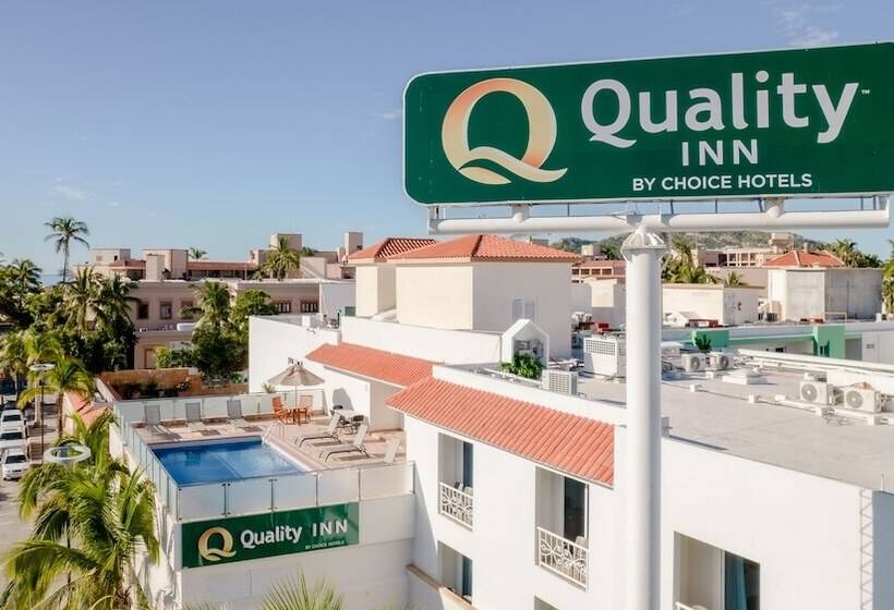 ホテル Quality Inn Mazatlan