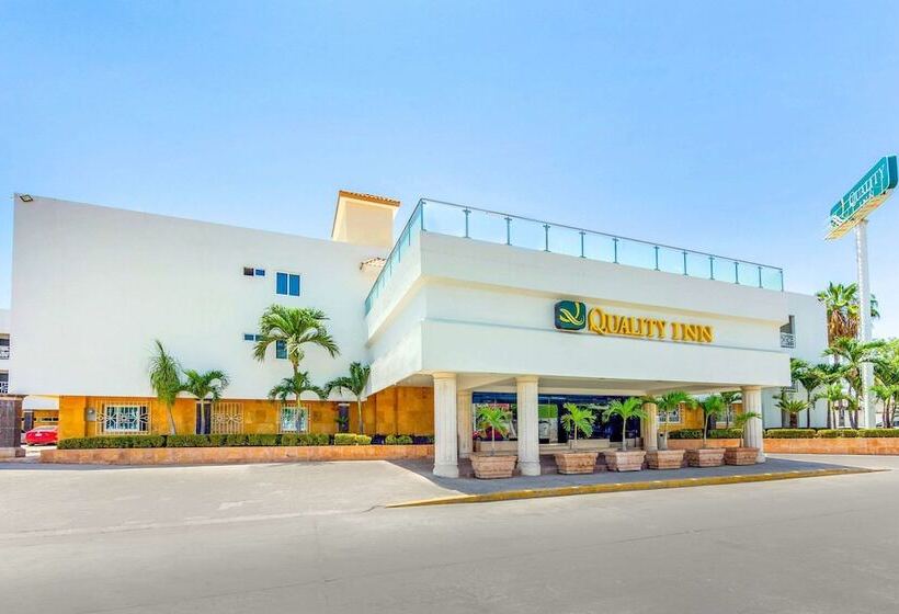 ホテル Quality Inn Mazatlan
