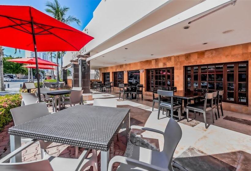 ホテル Quality Inn Mazatlan