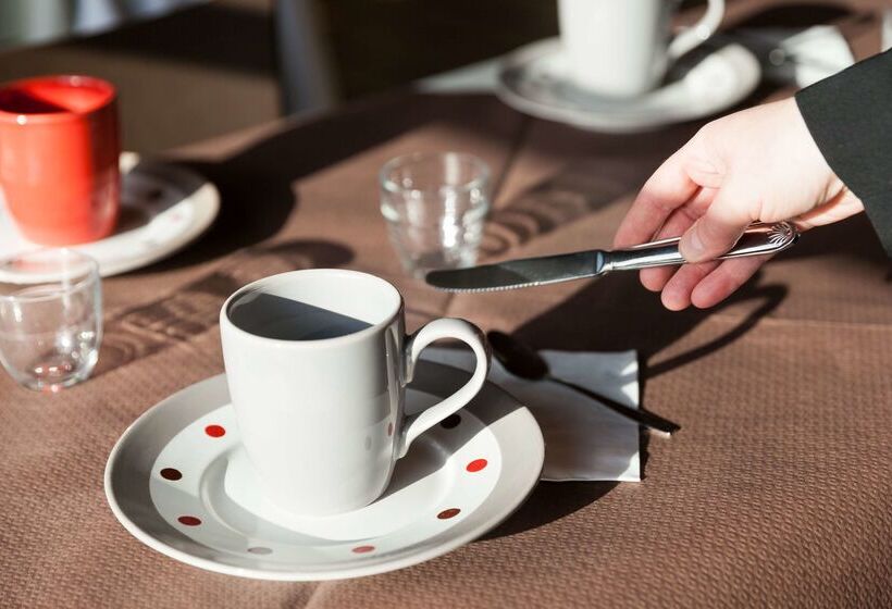 בית מלון כפרי The Originals City, Hôtel Colmar Gare