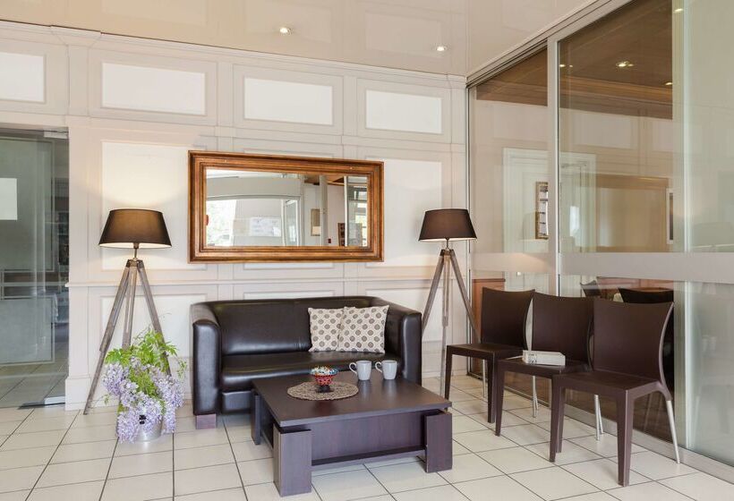 בית מלון כפרי The Originals City, Hôtel Colmar Gare