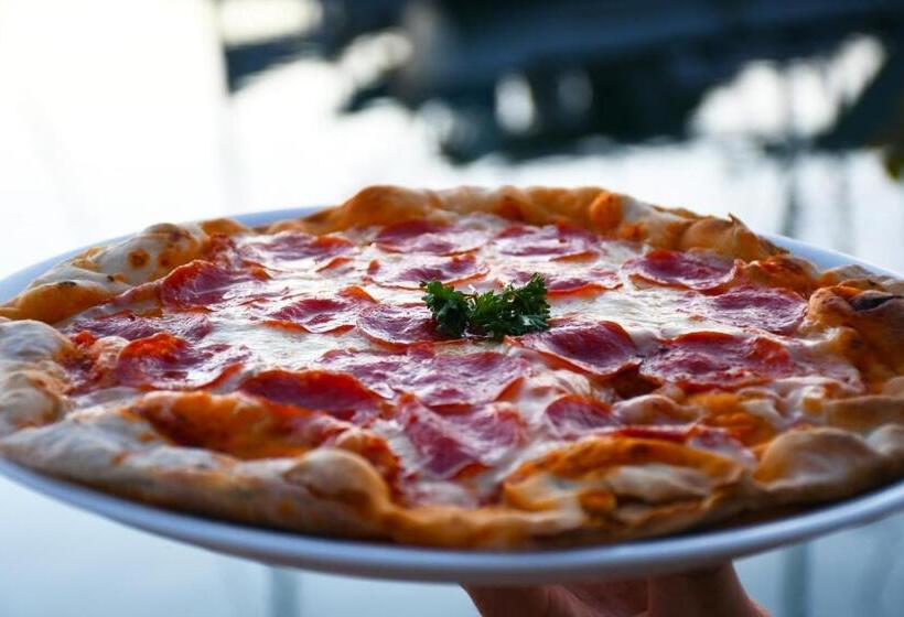 ホテル The Westmarine Waterfront