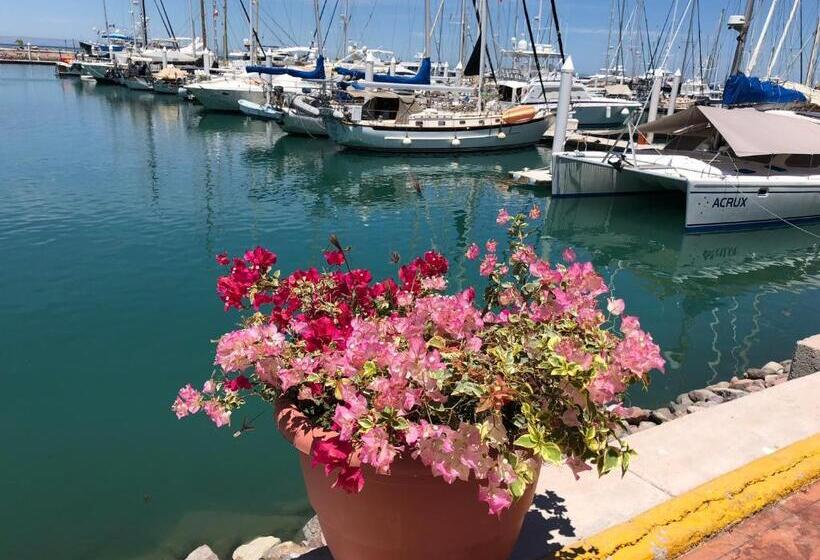 ホテル The Westmarine Waterfront