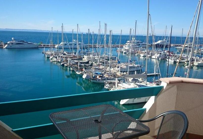 ホテル The Westmarine Waterfront