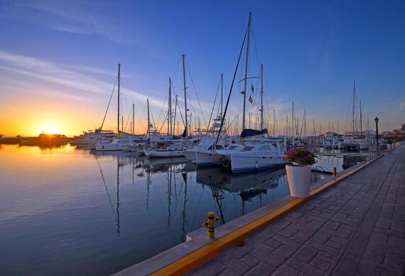 ホテル The Westmarine Waterfront