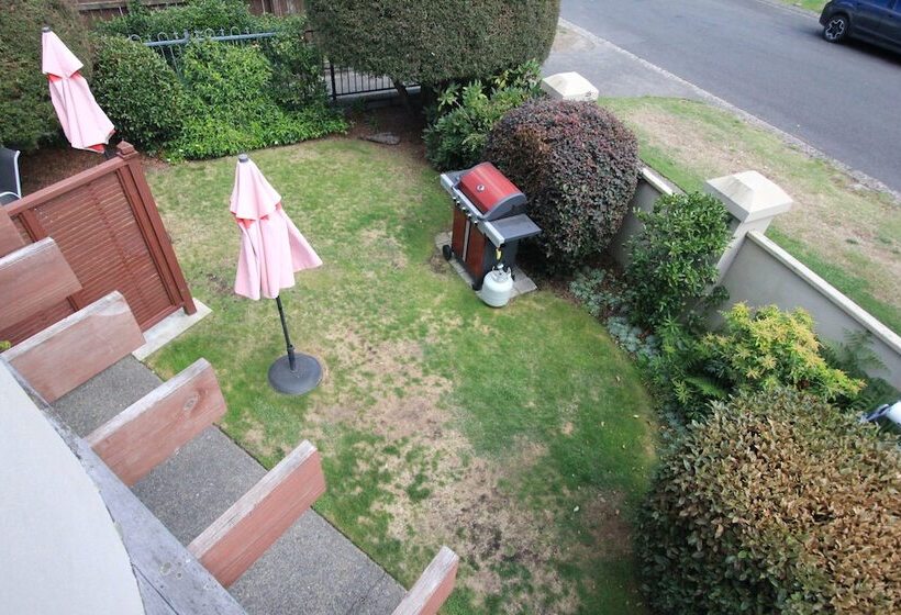 בית מלון כפרי Voyager Apartments Taupo