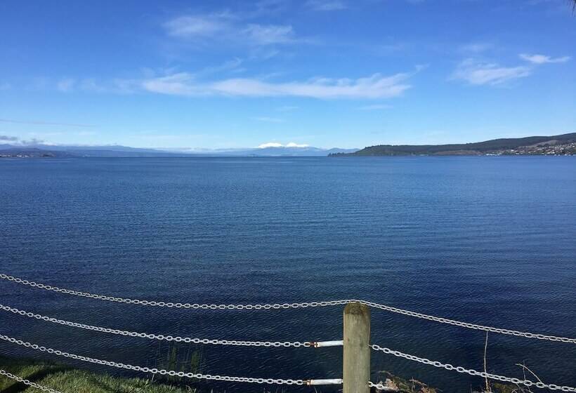 בית מלון כפרי Voyager Apartments Taupo