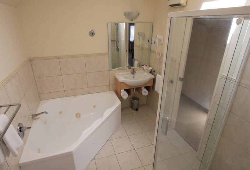 בית מלון כפרי Voyager Apartments Taupo