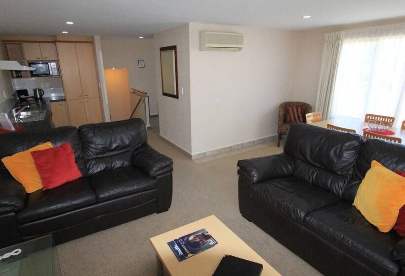 בית מלון כפרי Voyager Apartments Taupo