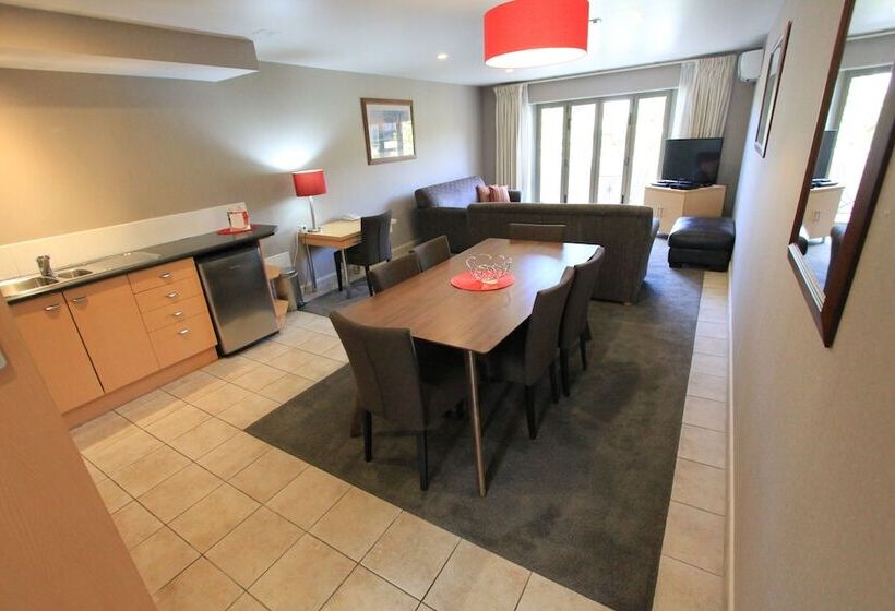 בית מלון כפרי Voyager Apartments Taupo