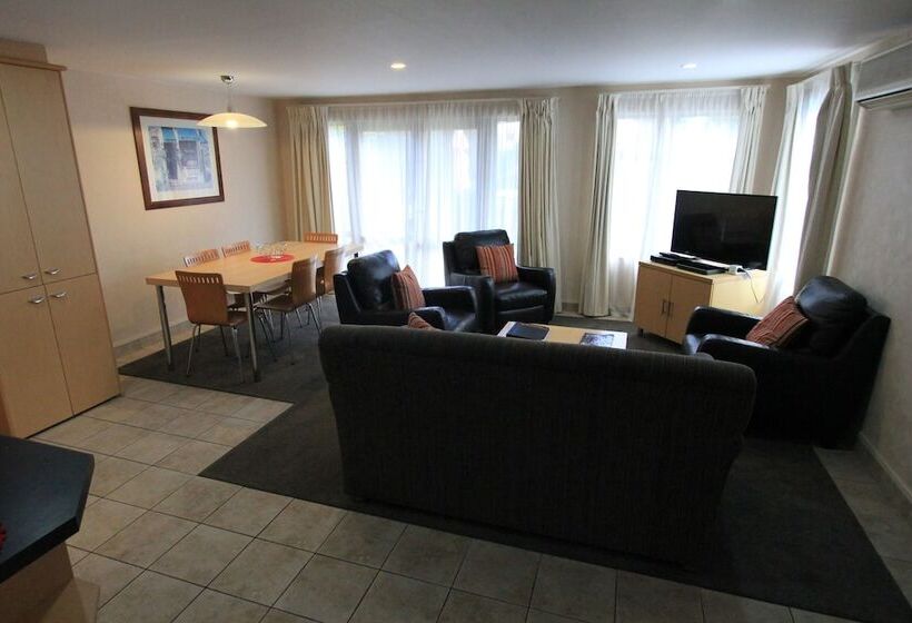 בית מלון כפרי Voyager Apartments Taupo